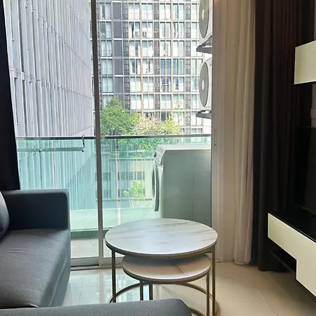 Spacious Sukhumvit Condo Near Emquartier