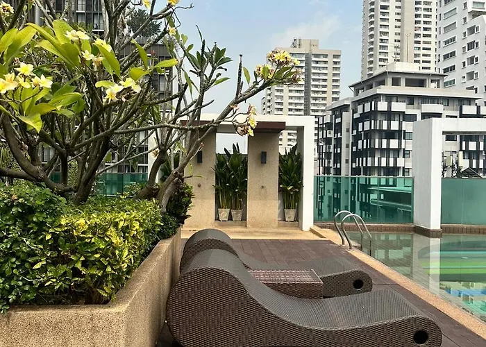 Spacious Sukhumvit Near Emquartier *